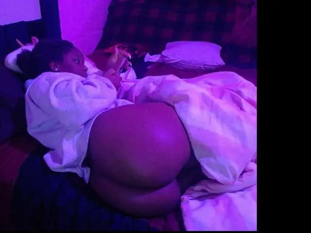 Live sex webcam photo for LacyPink #277063274