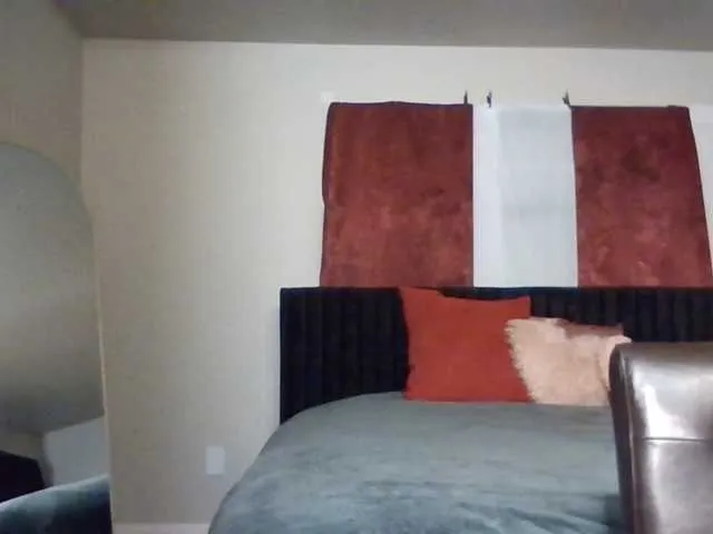 Live sex webcam photo for LacyPink #281065741