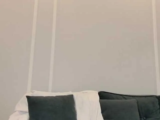 Live sex webcam photo for LaddyLuckk #276408617