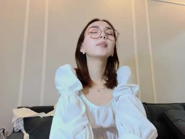 Live sex webcam photo for LaddyLuckk #276438189