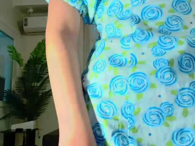 Live sex webcam photo for LaddyLuckk #276939313