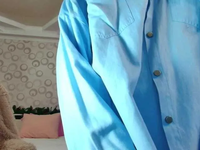 Live sex webcam photo for LaddyLuckk #277000990