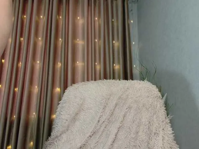 Live sex webcam photo for LaddyLuckk #277405652