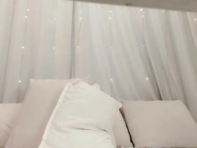 Live sex webcam photo for LaddyLuckk #278228083