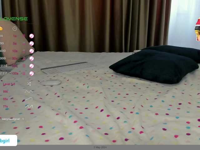 Live sex webcam photo for Lady-A #277835536