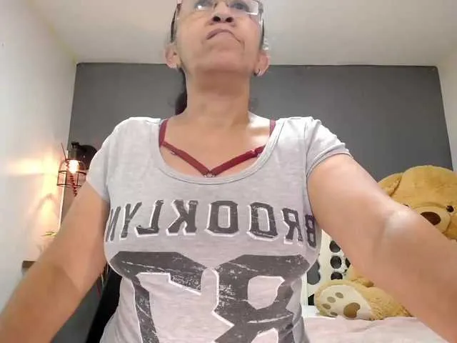 Live sex webcam photo for Lady-Diana #275951910