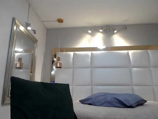 Live sex webcam photo for Lady-Diana #276022011