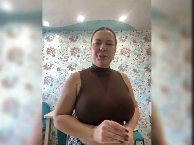 Live sex webcam photo for Lady-L #276275441