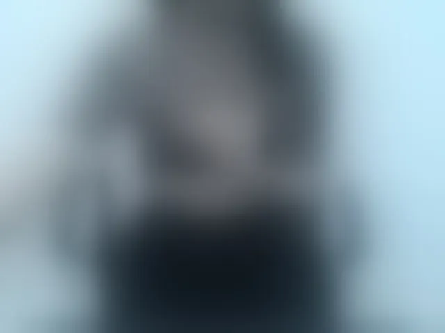 Live sex webcam photo for Lady-Young #292839168