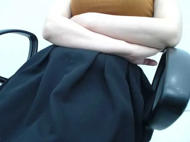 Live sex webcam photo for Lady-Young #293048380