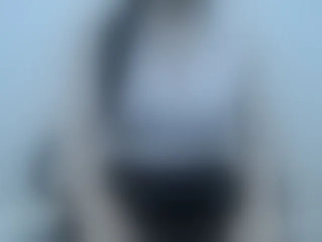 Live sex webcam photo for Lady-Young #293946051