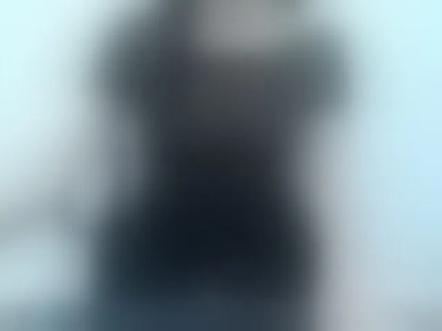Live sex webcam photo for Lady-Young #293985451