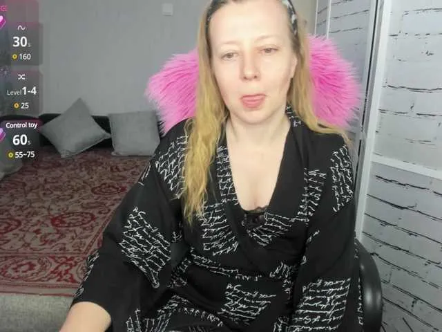 Live sex webcam photo for Lady-blonde #290588763