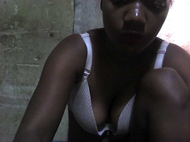 Live sex webcam photo for LadyBozz #271993200