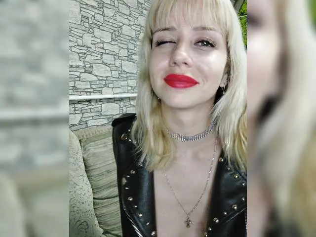 Live sex webcam photo for LadyDi11 #273370996