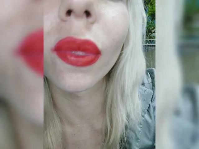 Live sex webcam photo for LadyDi11 #273513454