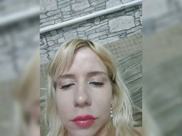 Live sex webcam photo for LadyDi11 #273849178