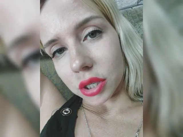 Live sex webcam photo for LadyDi11 #273949505