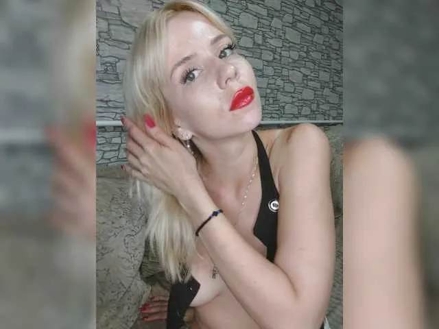 Live sex webcam photo for LadyDi11 #274127471