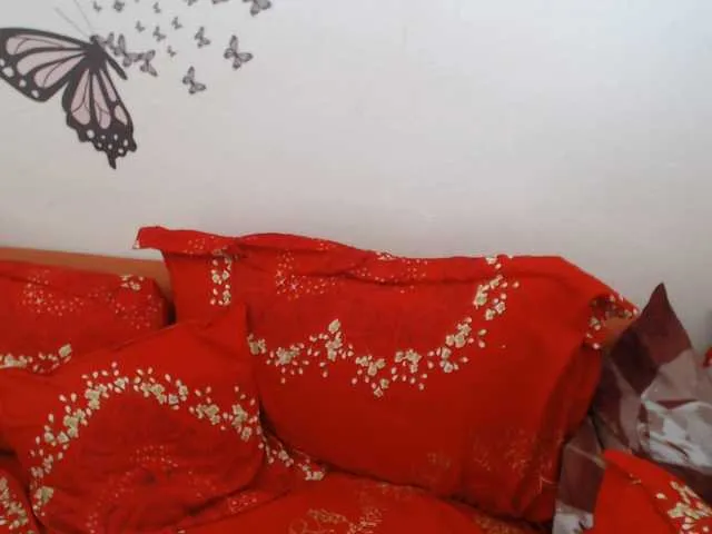 Live sex webcam photo for LadyHellene #290799049