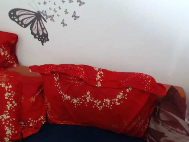 Live sex webcam photo for LadyHellene #290949283