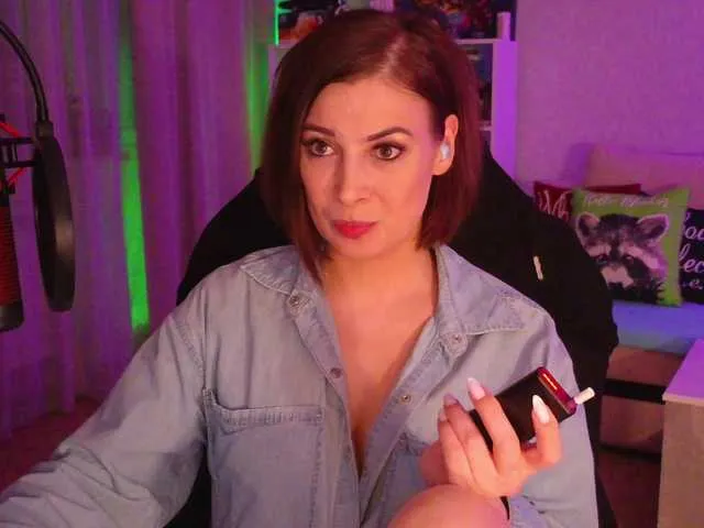 Live sex webcam photo for LadyLLSex #290410185