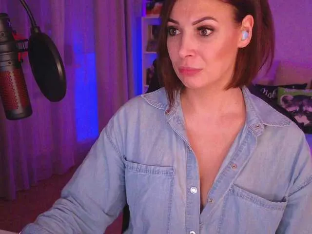 Live sex webcam photo for LadyLLSex #290558106
