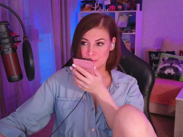 Live sex webcam photo for LadyLLSex #290746015
