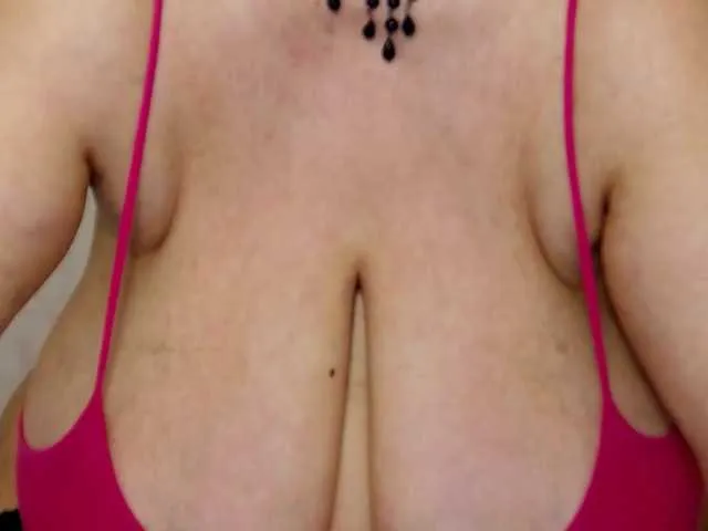 Live sex webcam photo for LadyLibely #287946984