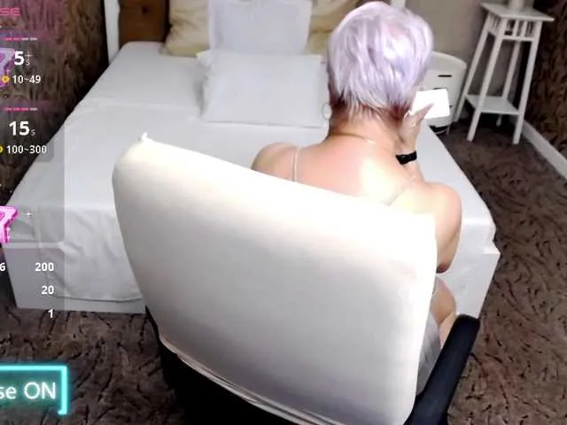 Live sex webcam photo for LadyLibely #291238745
