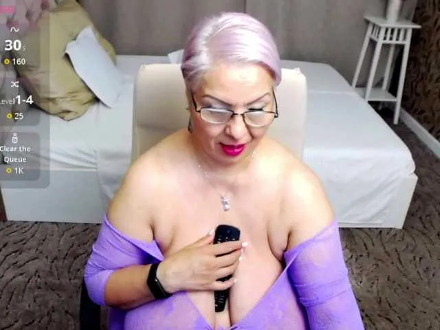 Live sex webcam photo for LadyLibely #291965534