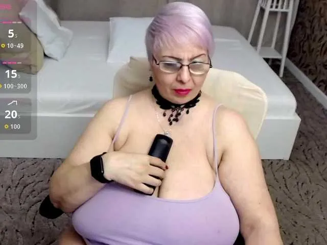 Live sex webcam photo for LadyLibely #293229882