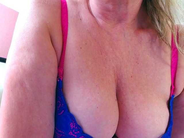 Live sex webcam photo for LadyMariahx #276436018