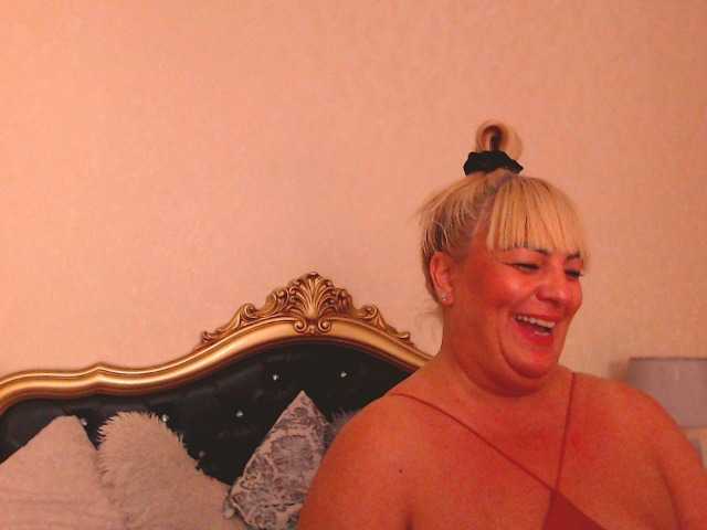 Live sex webcam photo for LadyMelanieBBW #276393128