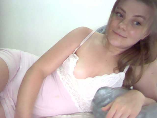 Live sex webcam photo for LadyMellns #288065031