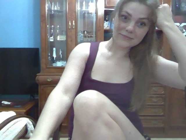 Live sex webcam photo for LadyMellns #288065036