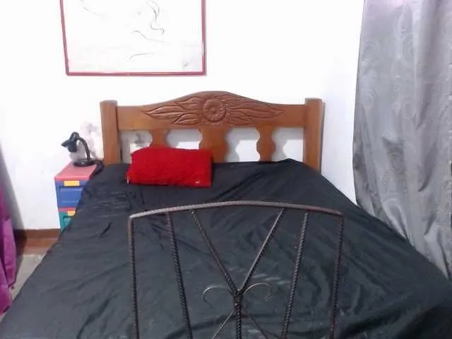 Live sex webcam photo for LadyMilk #275598857