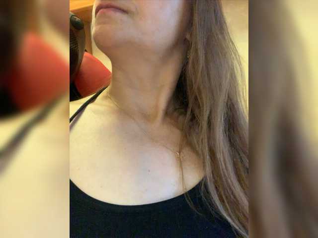 Live sex webcam photo for LadyMona00 #275554581