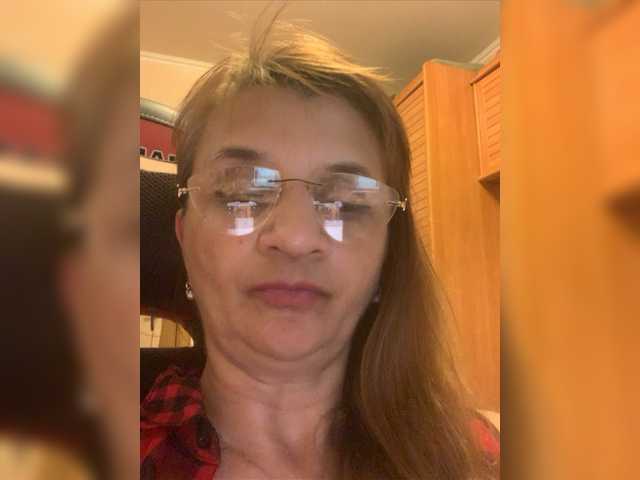 Live sex webcam photo for LadyMona00 #275693419