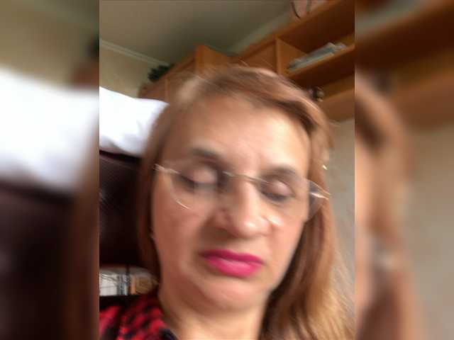 Live sex webcam photo for LadyMona00 #275726992