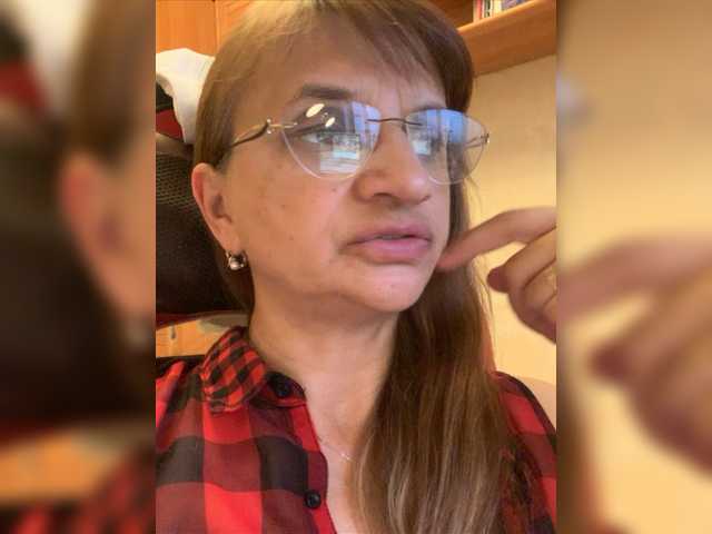 Live sex webcam photo for LadyMona00 #275728777