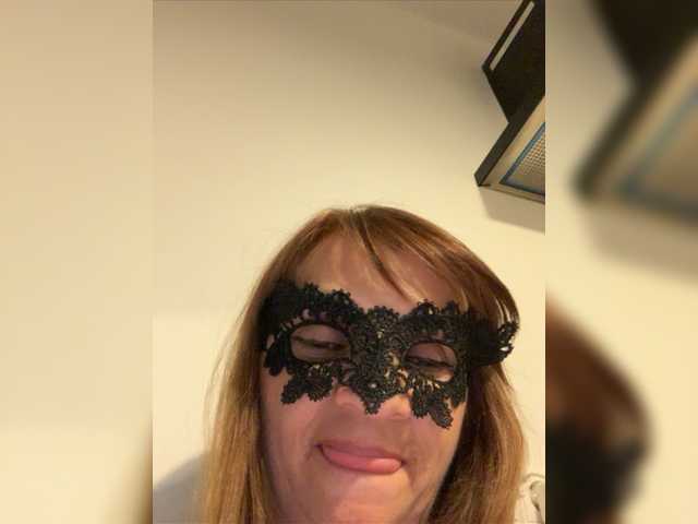 Live sex webcam photo for LadyMona00 #276300291