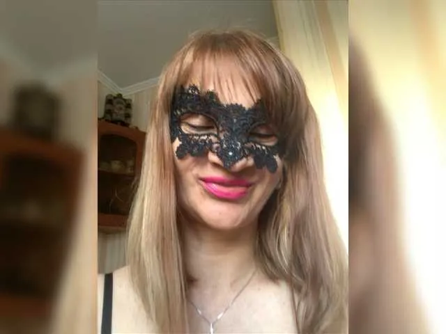 Live sex webcam photo for LadyMona00 #276383990