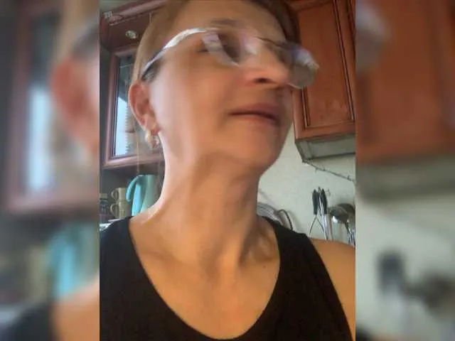Live sex webcam photo for LadyMona00 #276634030