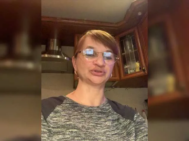 Live sex webcam photo for LadyMona00 #276655560