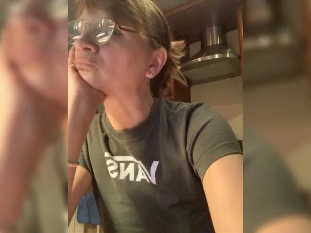 Live sex webcam photo for LadyMona00 #276712104