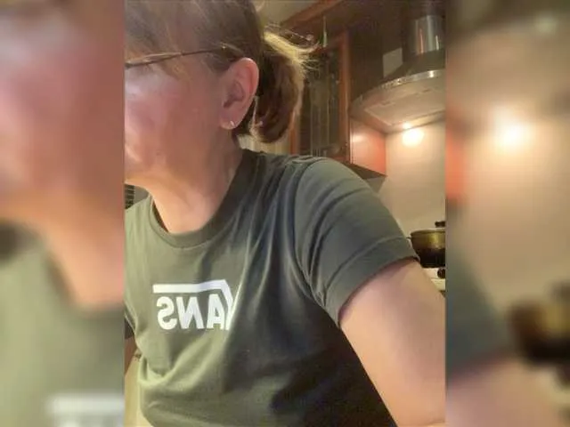 Live sex webcam photo for LadyMona00 #276719030