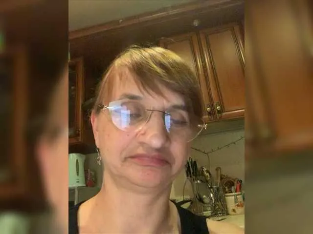 Live sex webcam photo for LadyMona00 #276804380