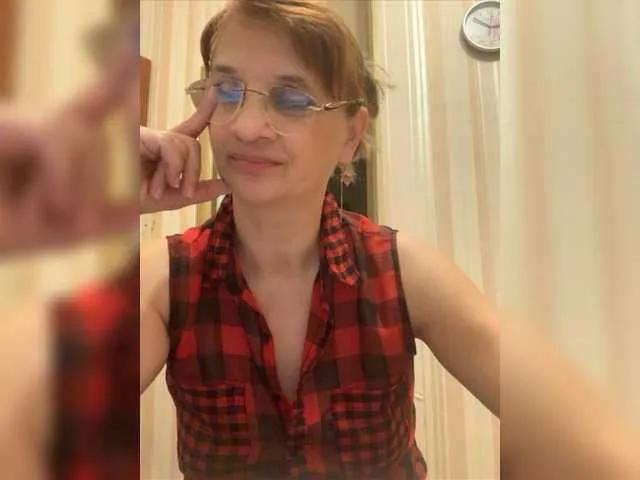 Live sex webcam photo for LadyMona00 #276893980