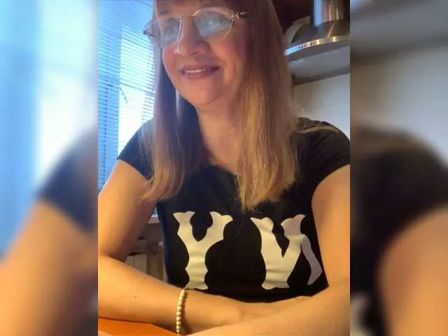 Live sex webcam photo for LadyMona00 #276997121